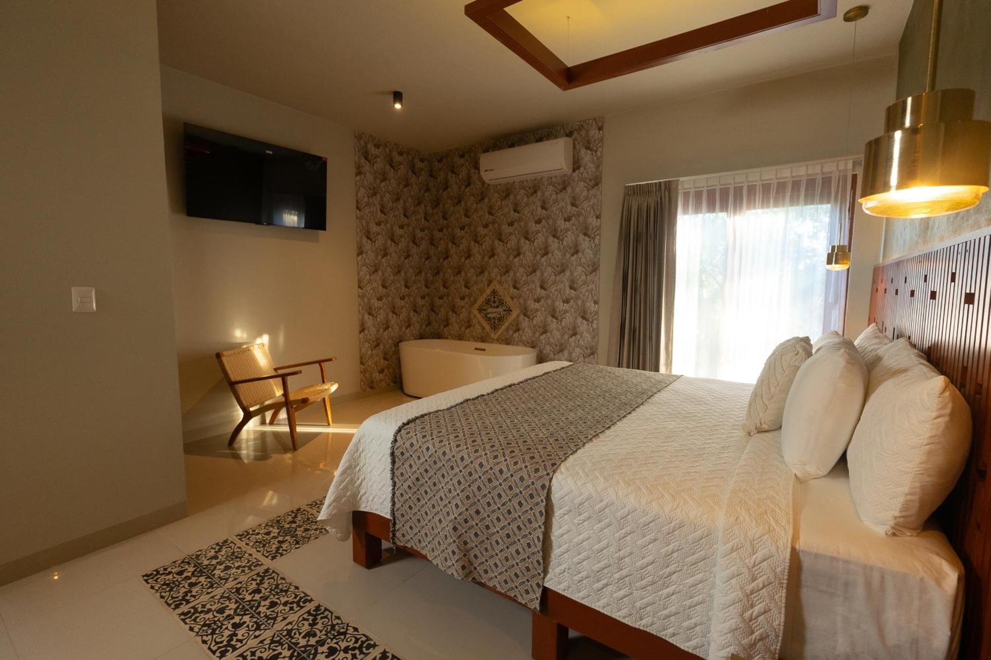 ואיאדוליד Hotel Poquito A Poquito מראה חיצוני תמונה